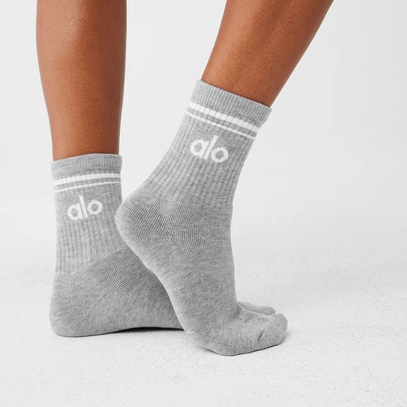 Alo Yoga Half Crew Throwback Sock Athletic Heather Grey White NWT - Picture 3 of 4